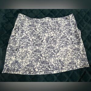 Columbia Sportswear Omni Freeze Navy and White Golf Skirt for a